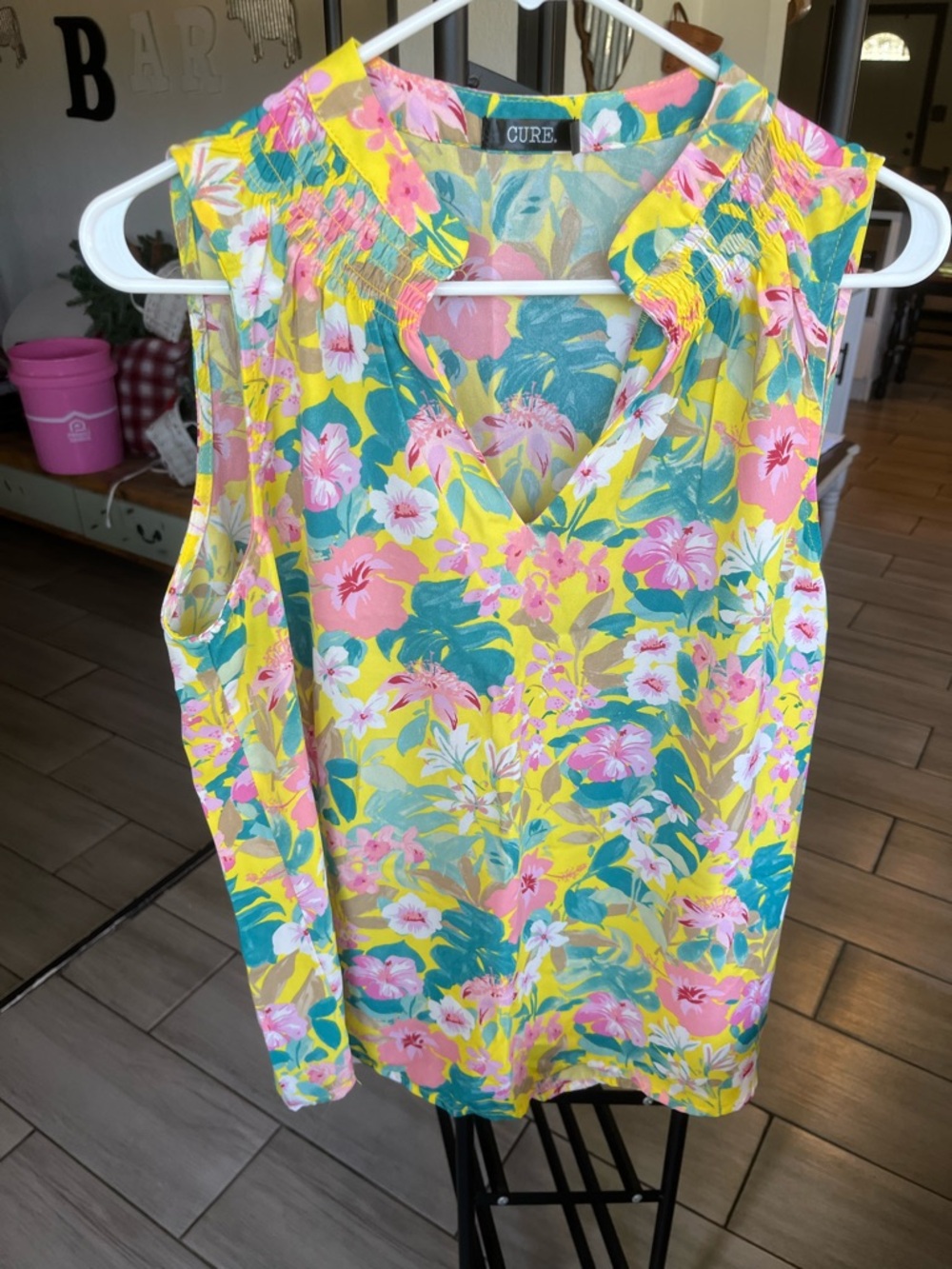 Cure Floral Sleeveless V-Neck Blouse in Yellow/Pink